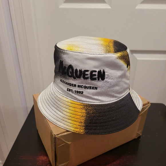 ALEXANDER McQUEEN Watercolour Graffiti Bucket Hat - UNISEX - Picture 3 of 8